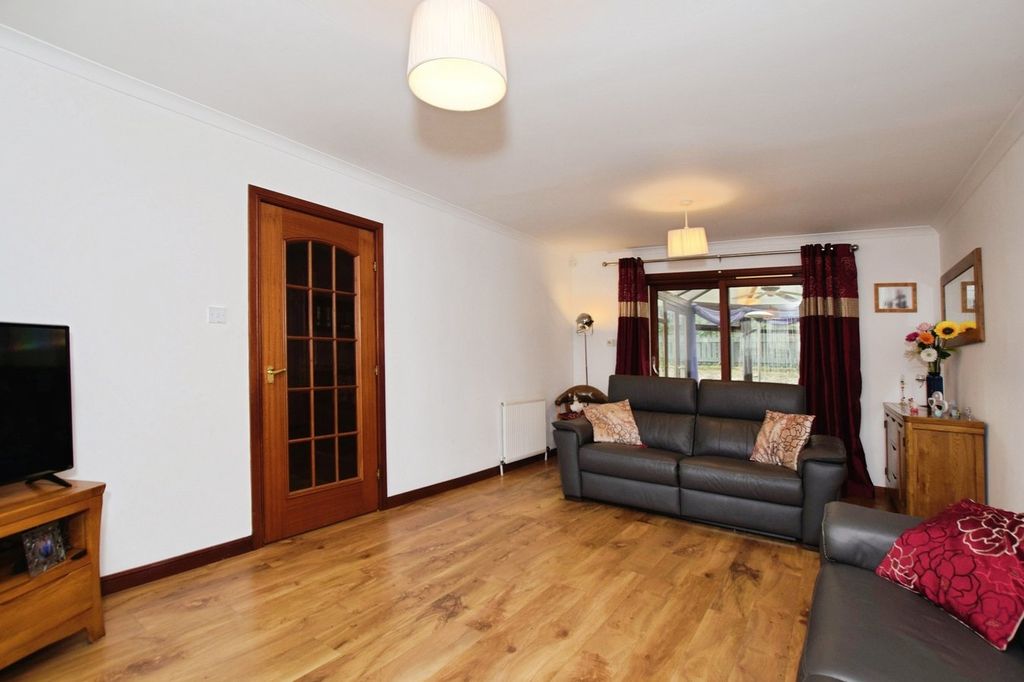 Property photo 3 of 27