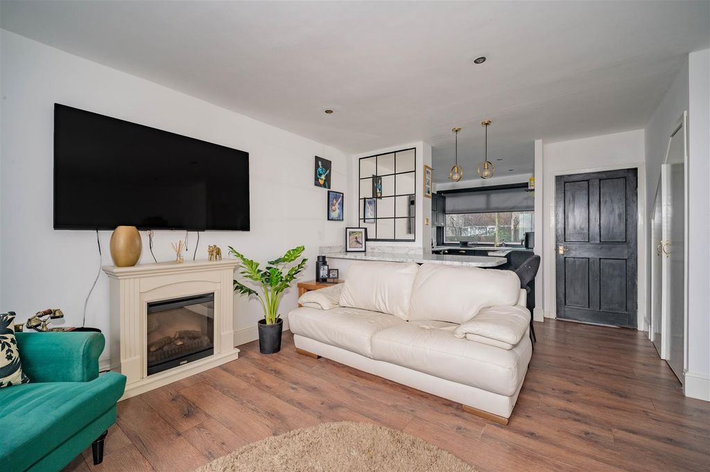 Property photo 3 of 14 142 Tweed Cres Edits-2.Jpg