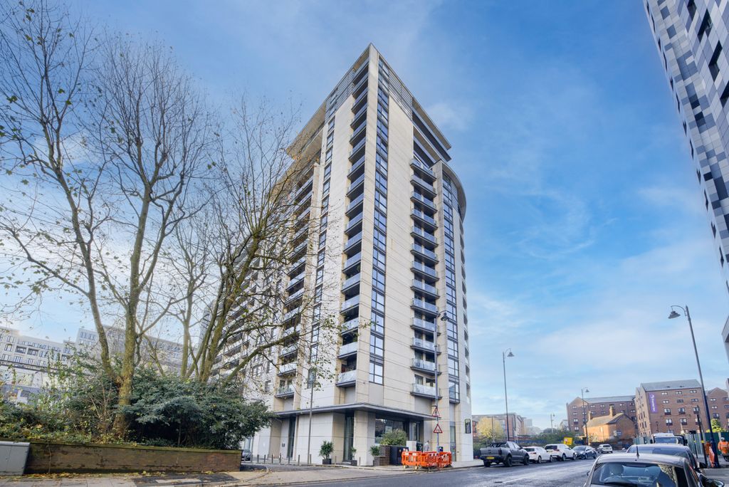 Property photo 1 of 15 Furnished Two Bed Two Bath City Centre Apartment With Parking, Gym &amp; Concierge