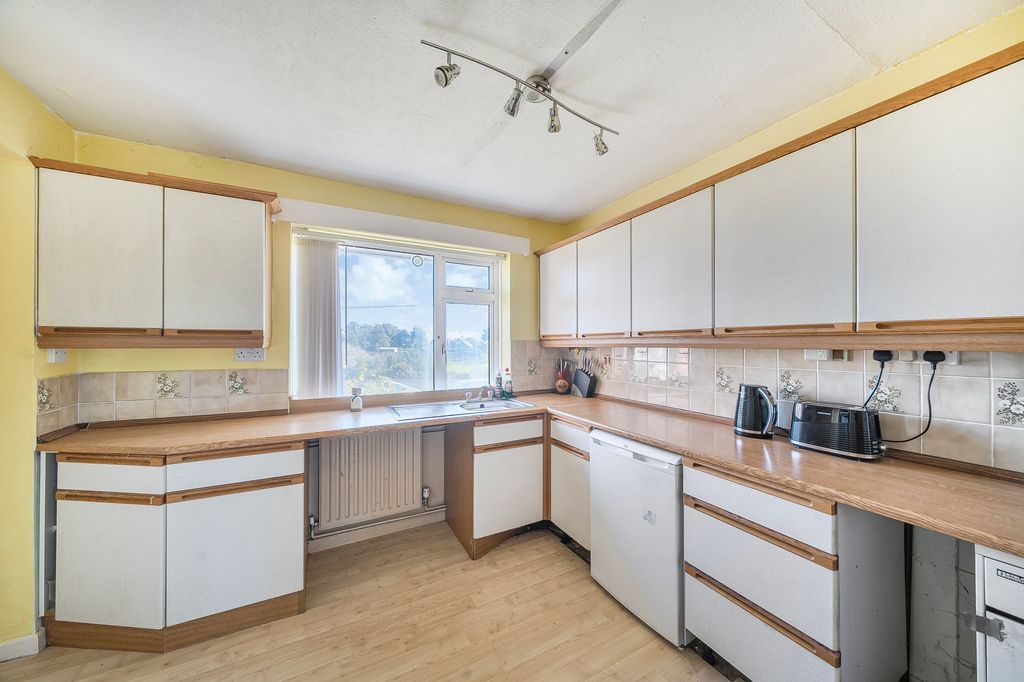 Property photo 3 of 16 Kitchen