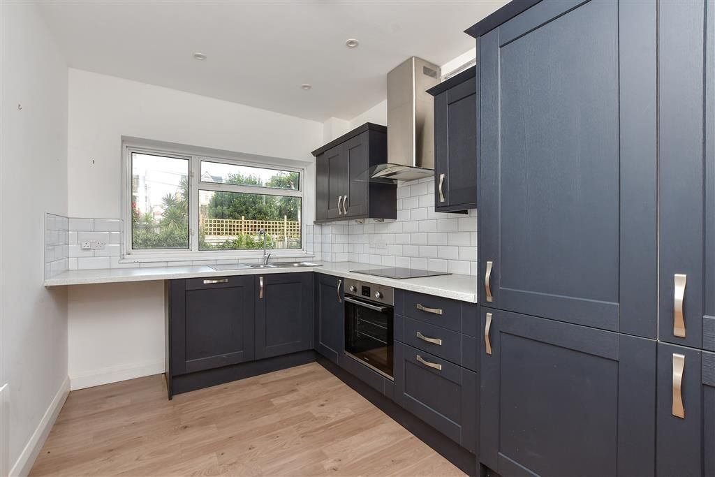 Property photo 2 of 11 Kitchen