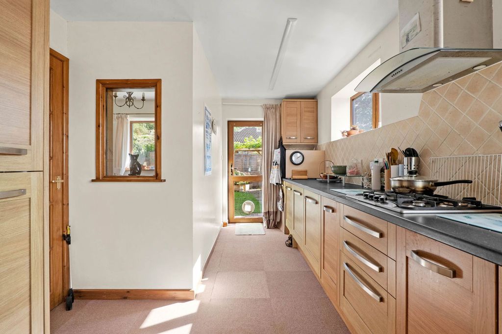 Property photo 3 of 12