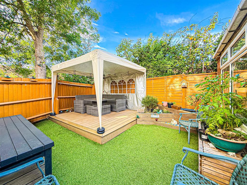 Property photo 3 of 12 Garden