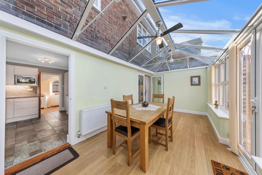 Property photo 3 of 31