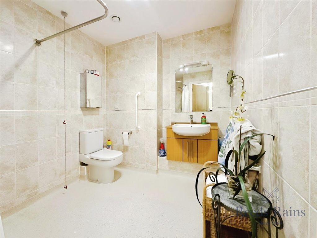 Property photo 3 of 14 Shower Room