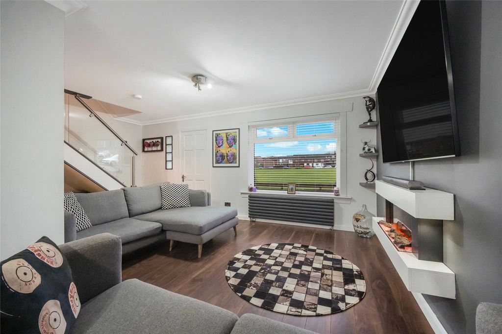 Property photo 3 of 27 Living/Dining Room