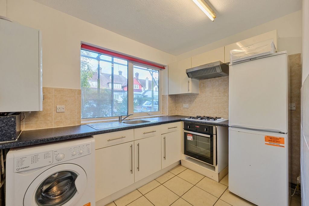 Property photo 2 of 20