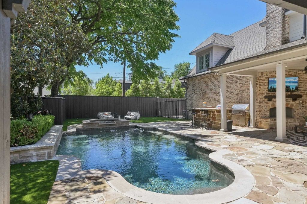 Property photo 1 of 30