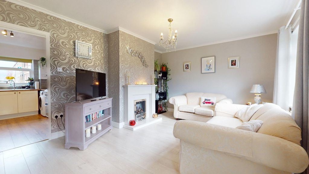 Property photo 2 of 17 4640303