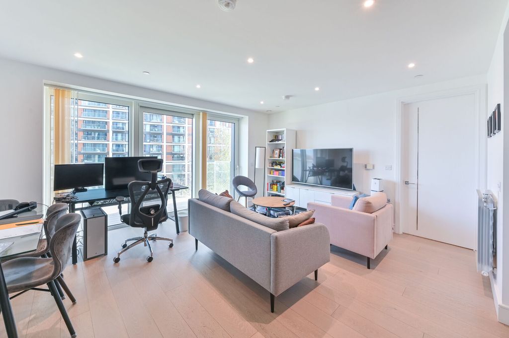 Property photo 1 of 18