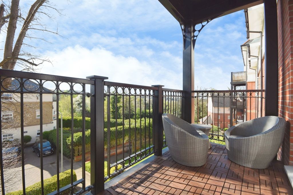 Property photo 2 of 21