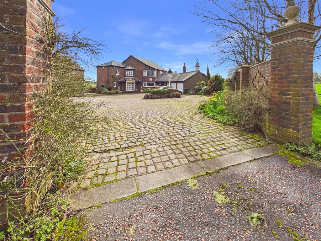 Property photo 3 of 59 Cam04709G0-Pr0353-Still005.Jpg