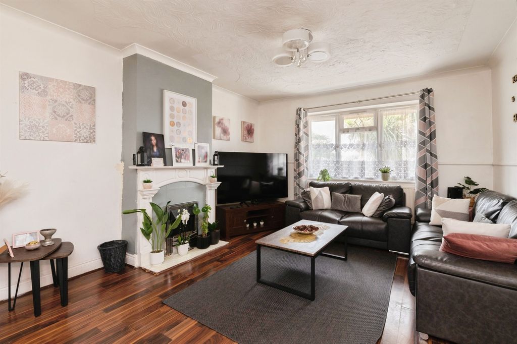 Property photo 3 of 14