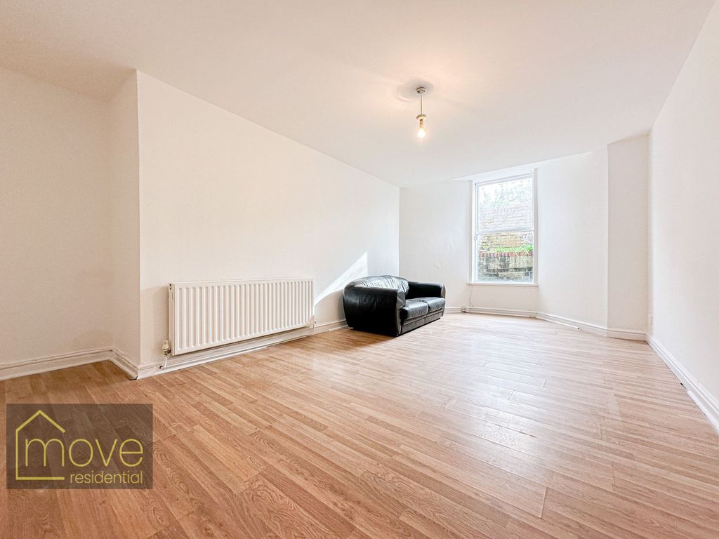 Property photo 3 of 14 Photo 4