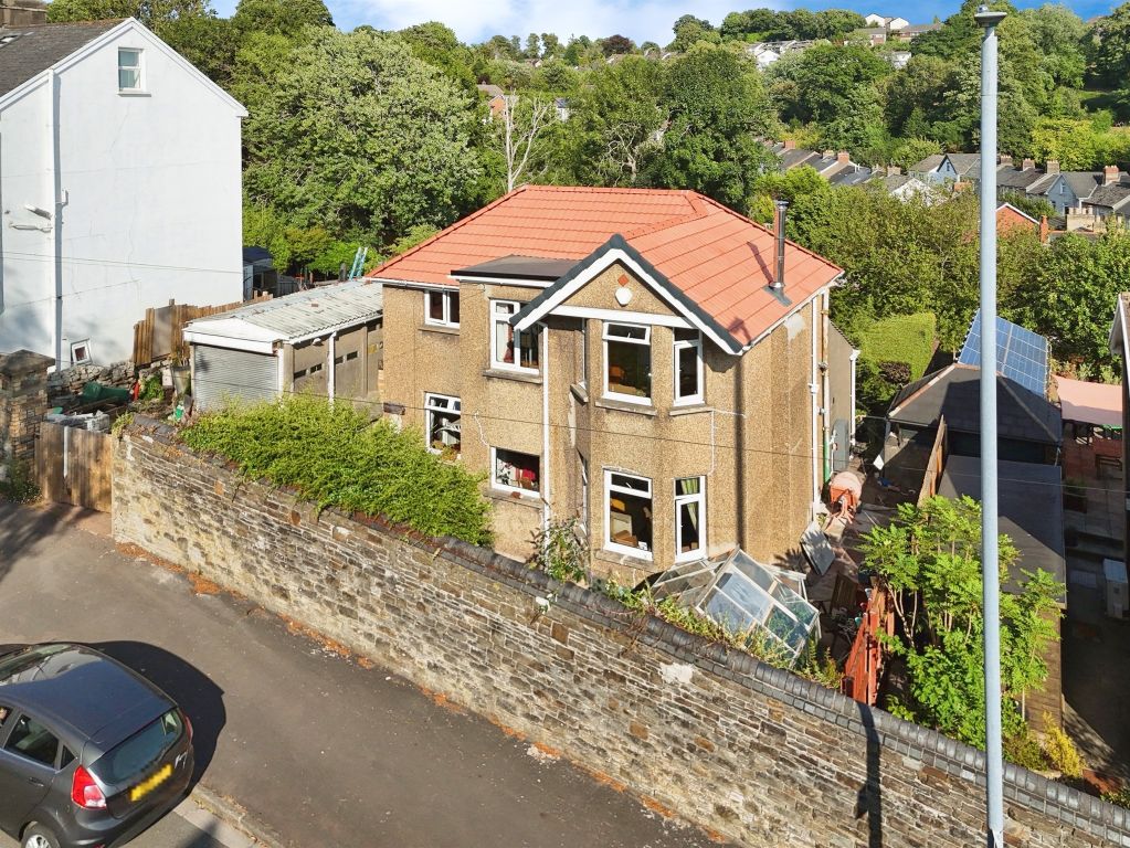 Property photo 1 of 28