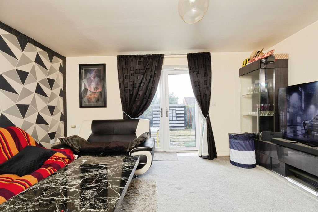 Property photo 2 of 17
