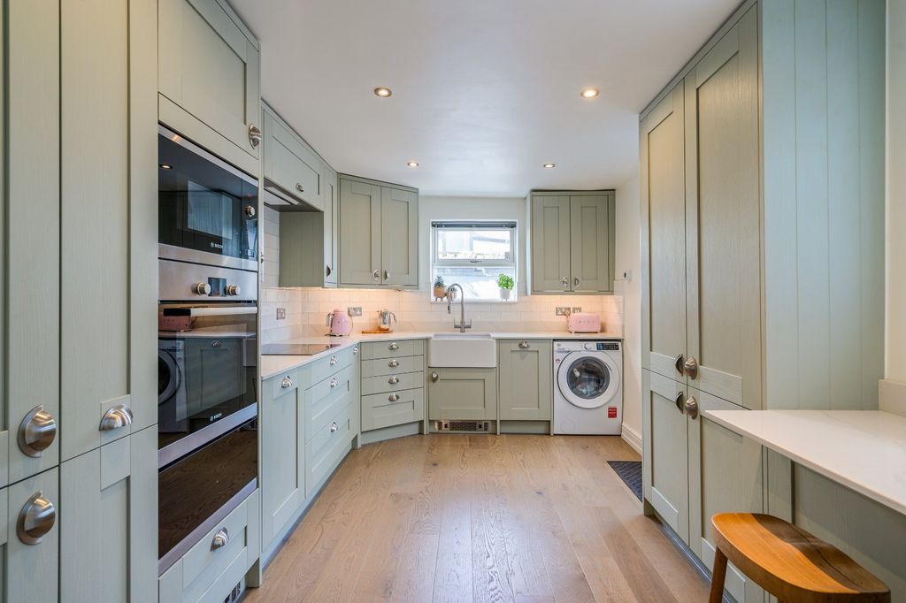 Property photo 3 of 17 Kitchen