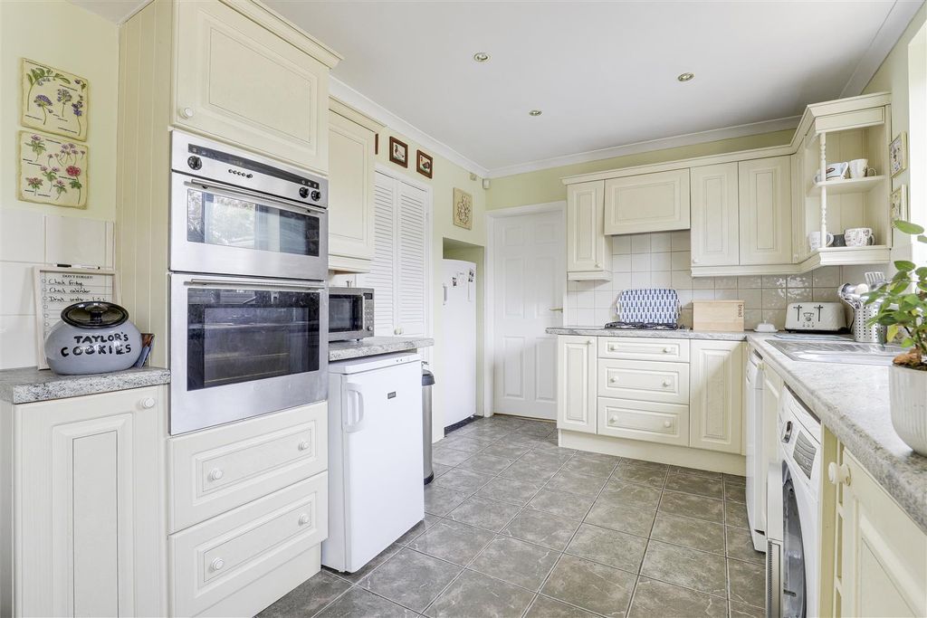 Property photo 3 of 21 4643.Jpg