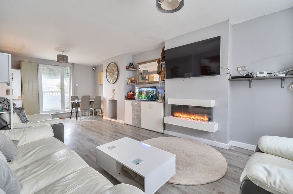 Property photo 3 of 22 3 - 1434433-2-69F37B7...