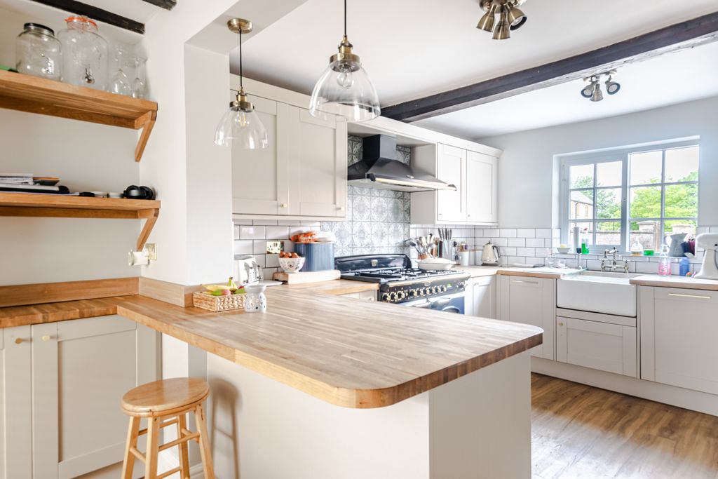 Property photo 2 of 34 Kitchen4