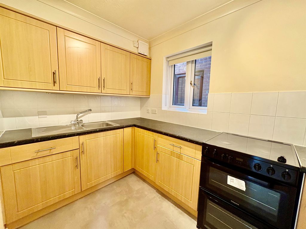 Property photo 2 of 5 Kitchen