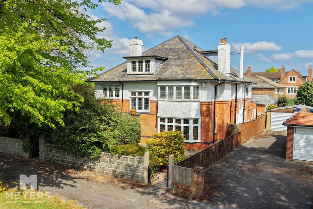 Property photo 3 of 31