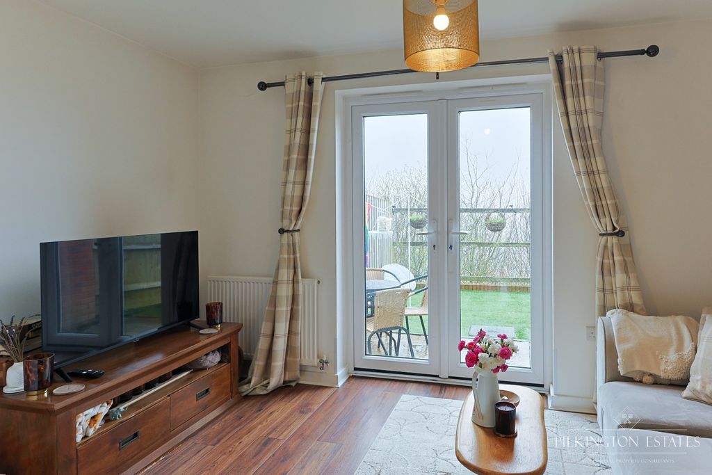 Property photo 3 of 13 5004235