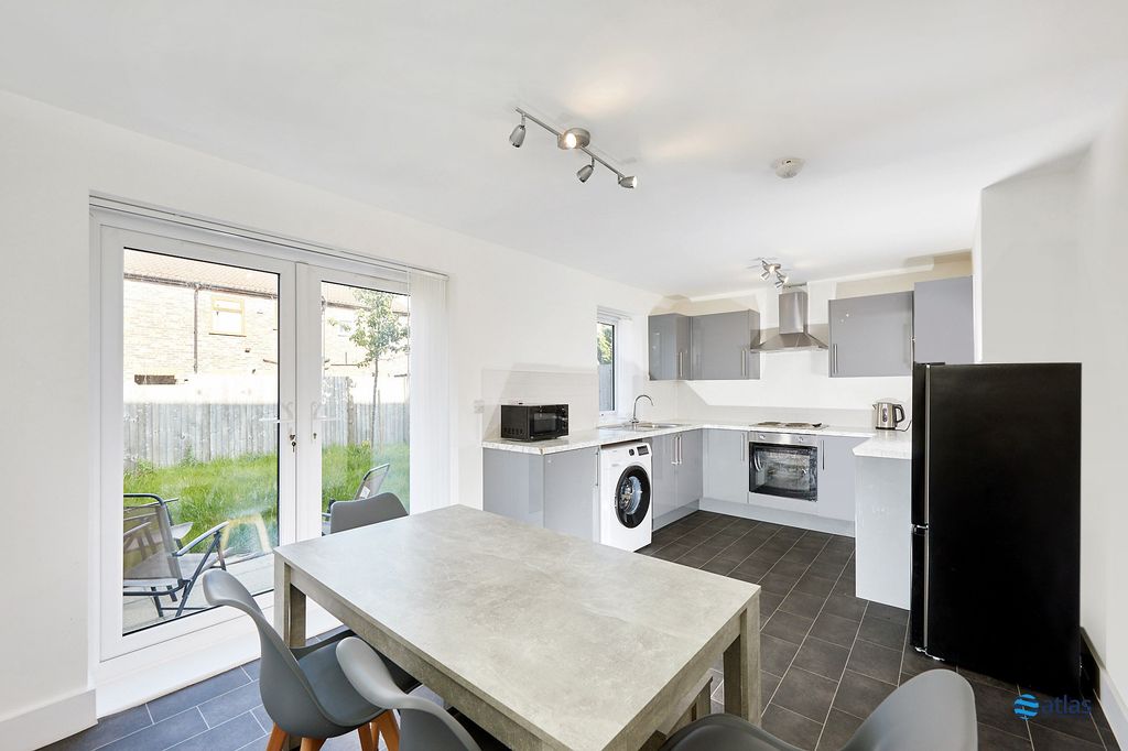 Property photo 3 of 16 Kitchen/Dining Area