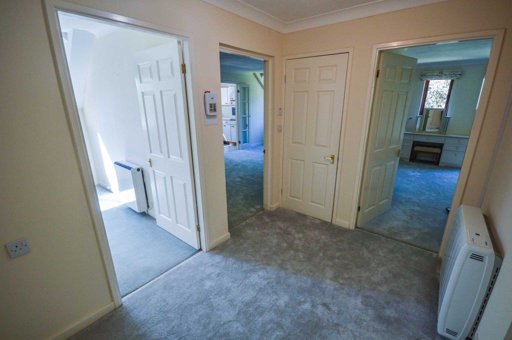 Property photo 2 of 15 Entrance Hall
