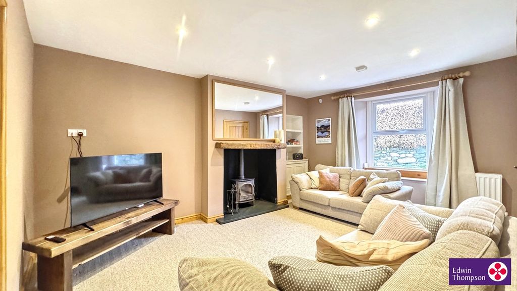 Property photo 3 of 28