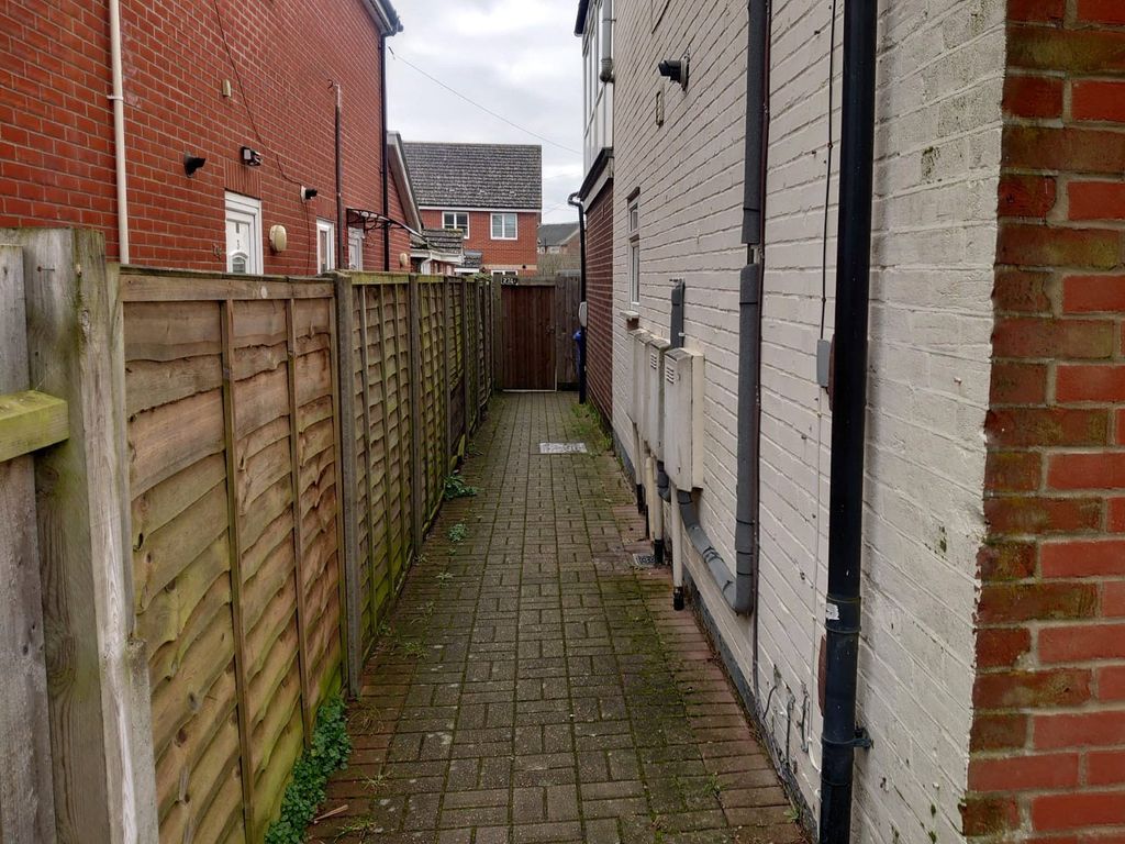 Property photo 3 of 6 Picture No. 04