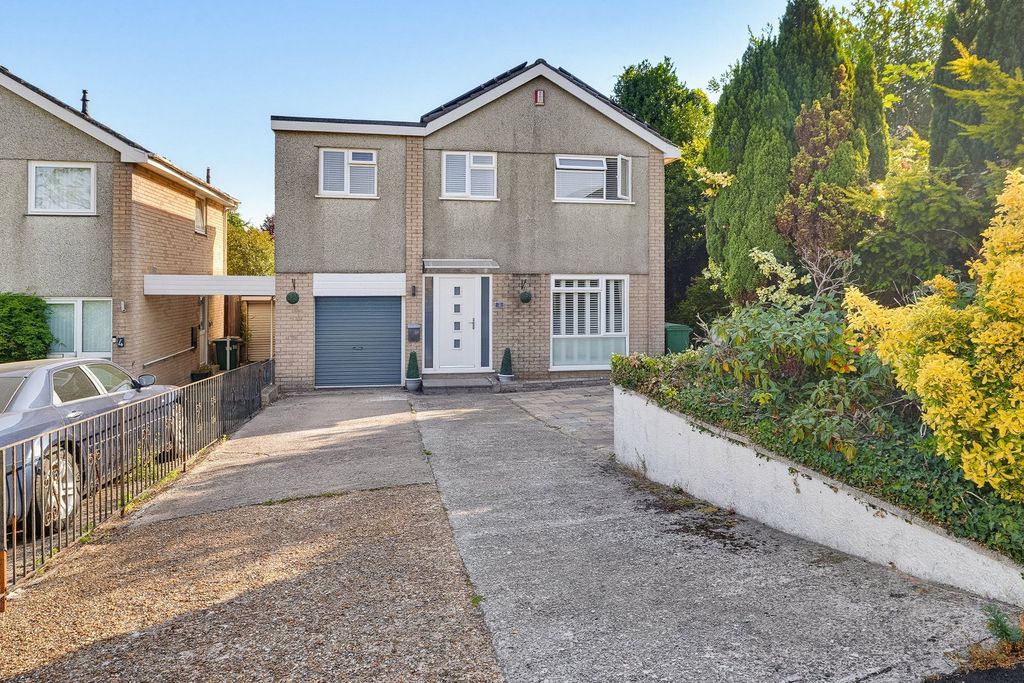 Property photo 1 of 32