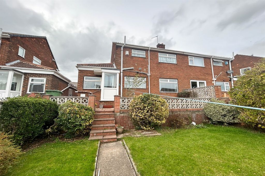 Property photo 3 of 5 Garden