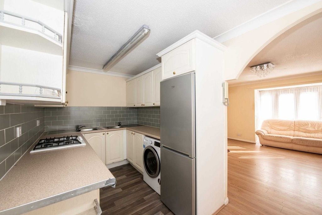 Property photo 3 of 13