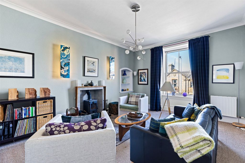 Property photo 2 of 19 Sitting Room