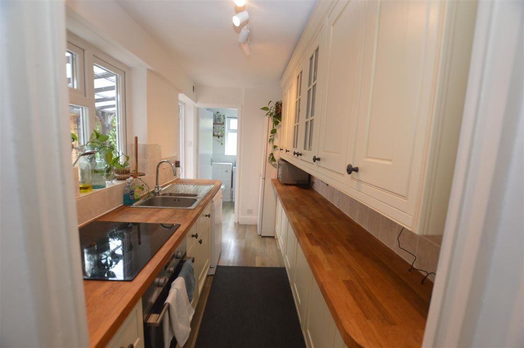 Property photo 3 of 26 Kitchen