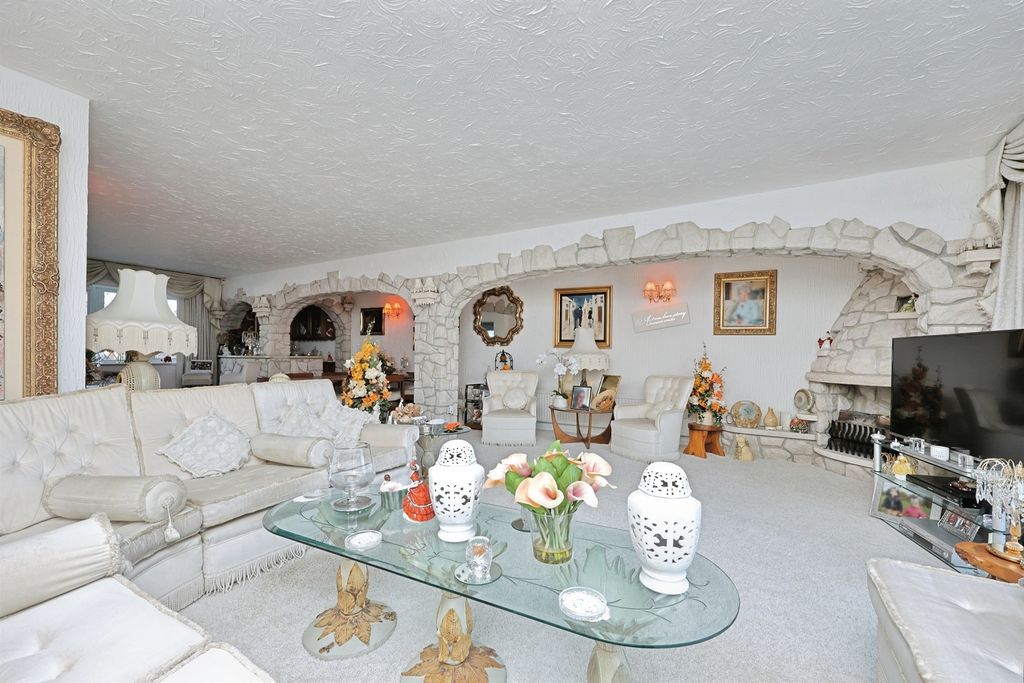 Property photo 2 of 35