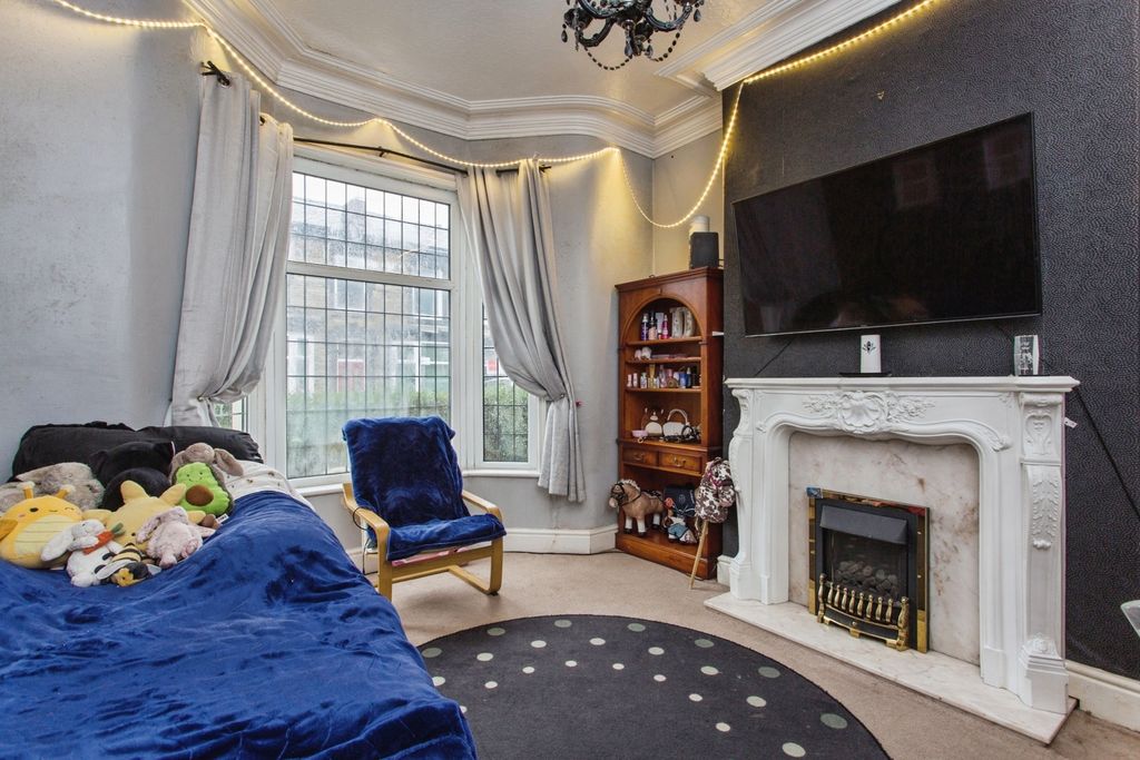 Property photo 2 of 11 Photo