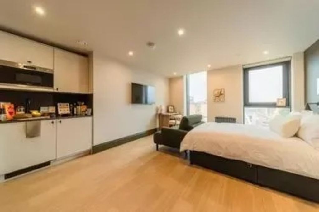 Property photo 1 of 19 Bedroom