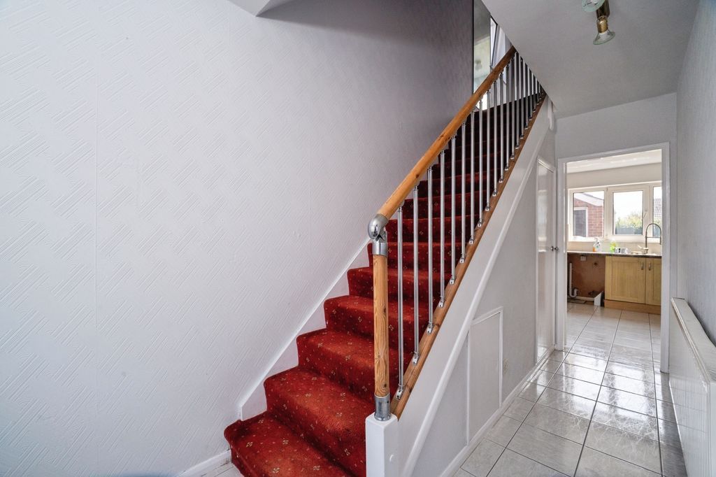 Property photo 3 of 14 Hallway