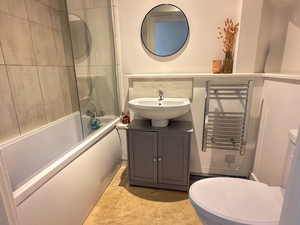 Additional image 6 of 1 bed flat for saleCarcaixent Square, Newbury RG14