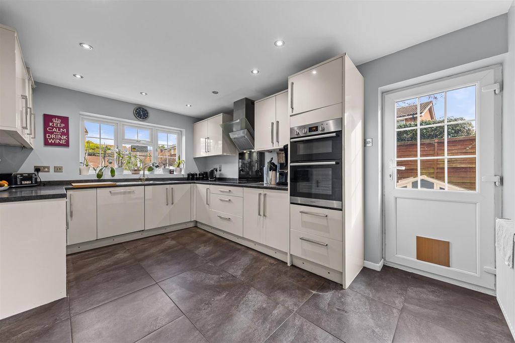 Property photo 2 of 23 29Rosemoordrweb22.Jpg