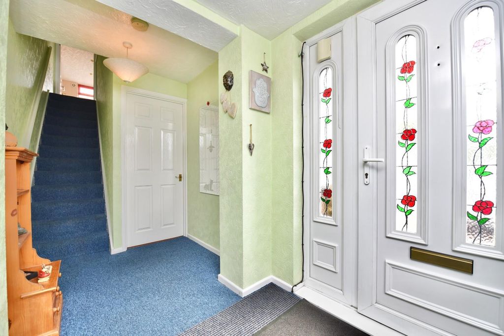 Property photo 3 of 35 Entrance Hall