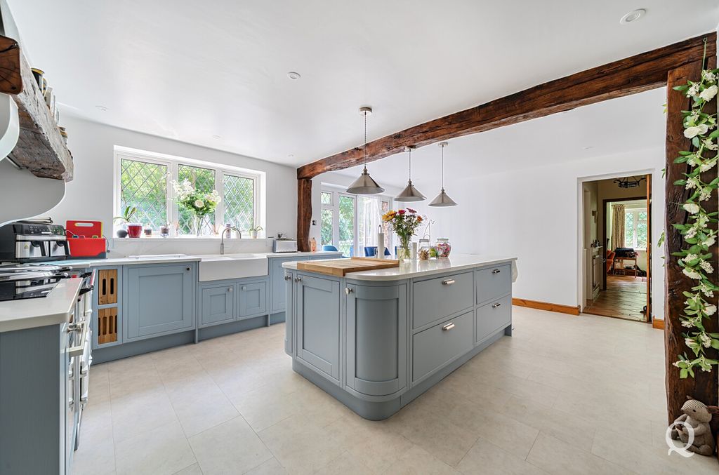 Property photo 3 of 39 7B9Ba778-B953-4Ed...