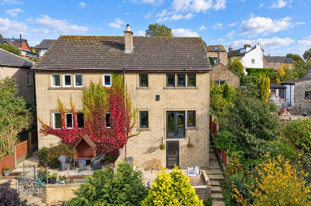 Property photo 1 of 23 Skipton Old Road