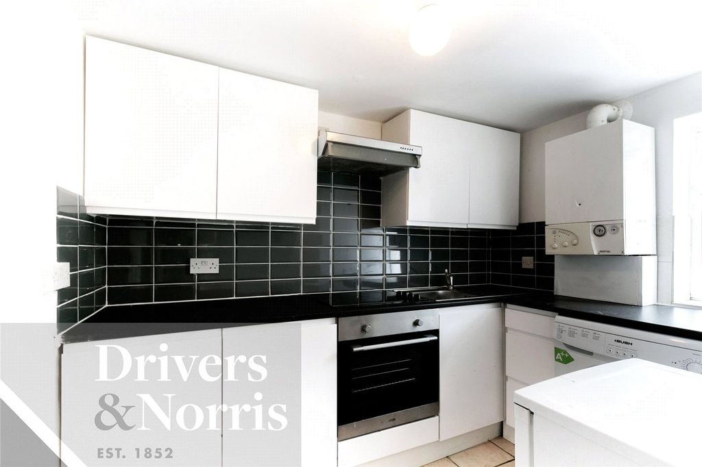 Property photo 2 of 6 Picture No. 12