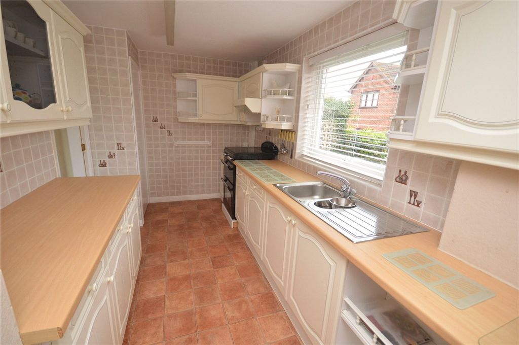 Property photo 2 of 20 Kitchen/Breakfast