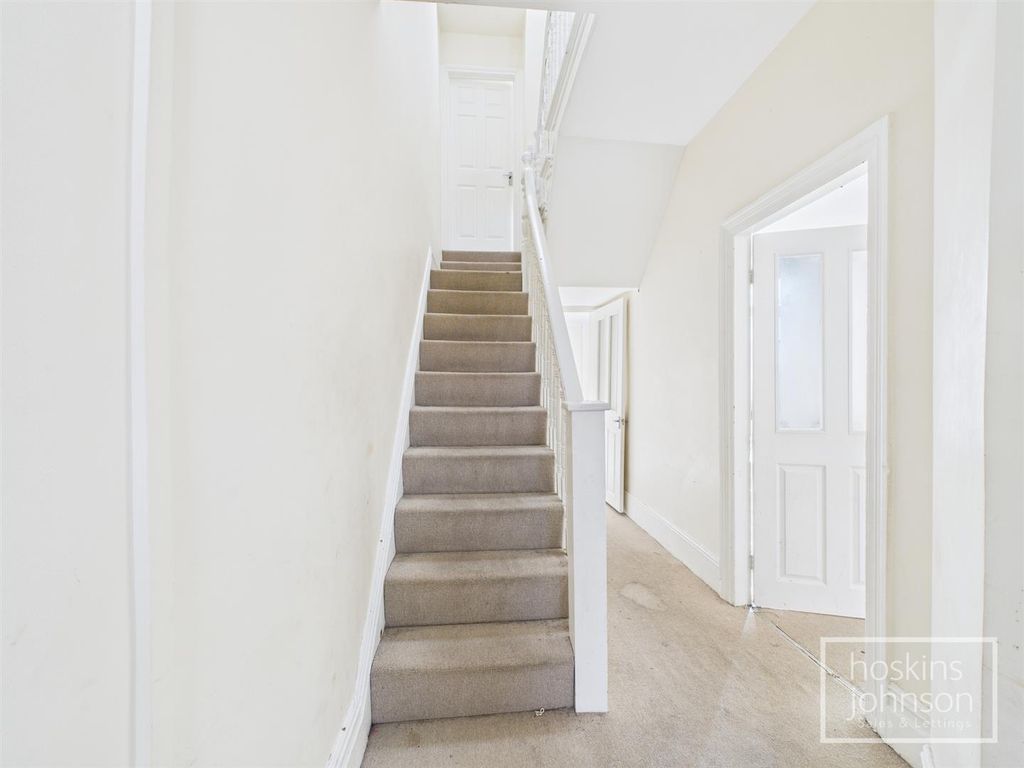 Property photo 2 of 14 Entrance Hall