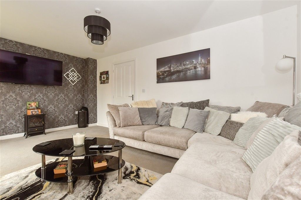 Property photo 2 of 10 Lounge