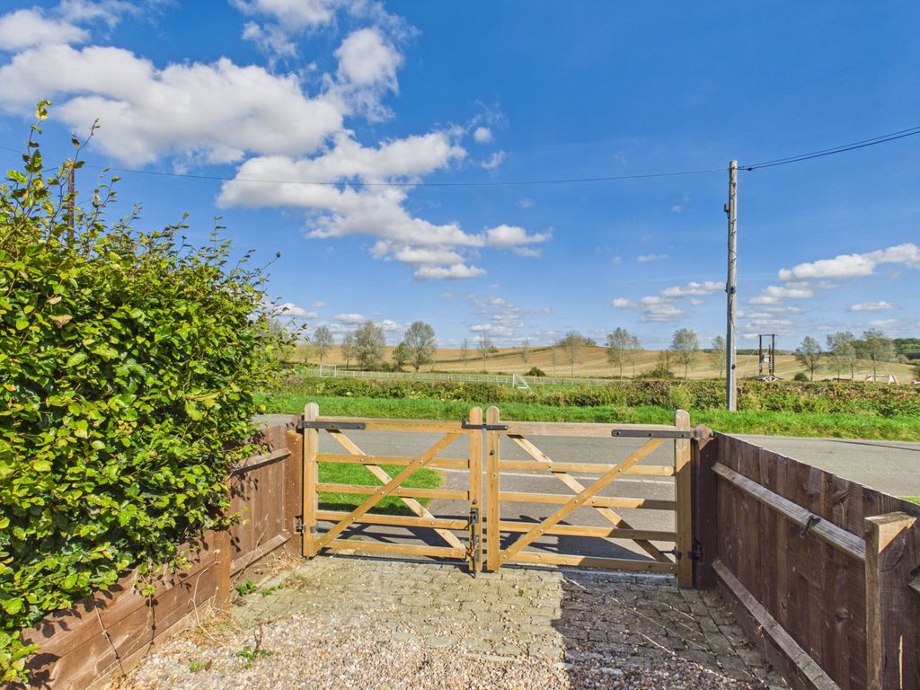 Property photo 2 of 33 2. Cam04922G0-Pr0190-Still033